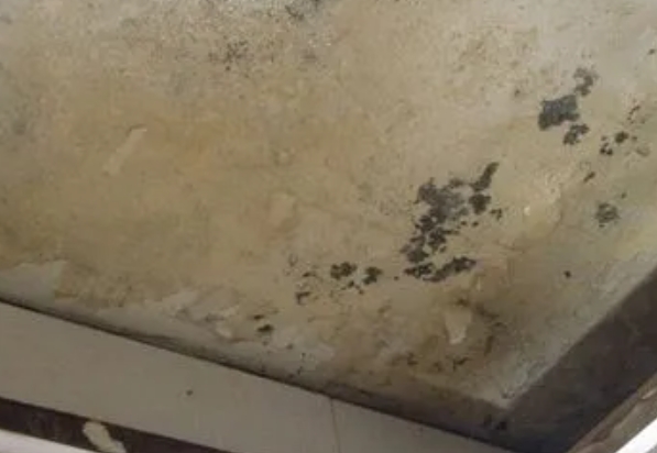 广南阳台漏水维修公司分享下广南卫生间渗水维修需要注意哪些问题。